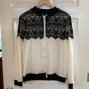 Woman’s white zipped top